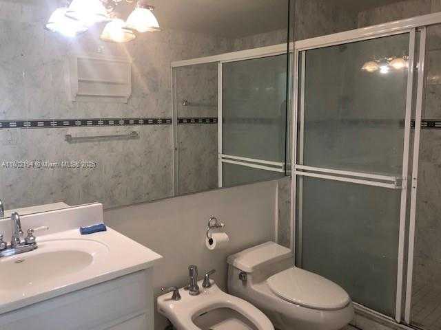 Small Image of 5825 COLLINS AVE #7D, Miami Beach Number 10