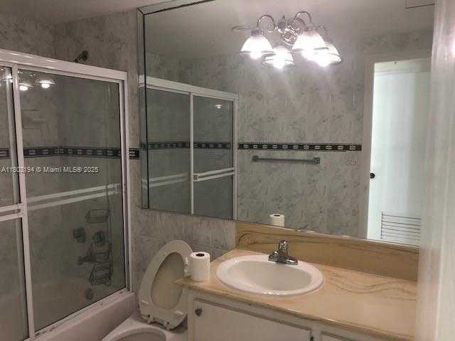 Small Image of 5825 COLLINS AVE #7D, Miami Beach Number 11