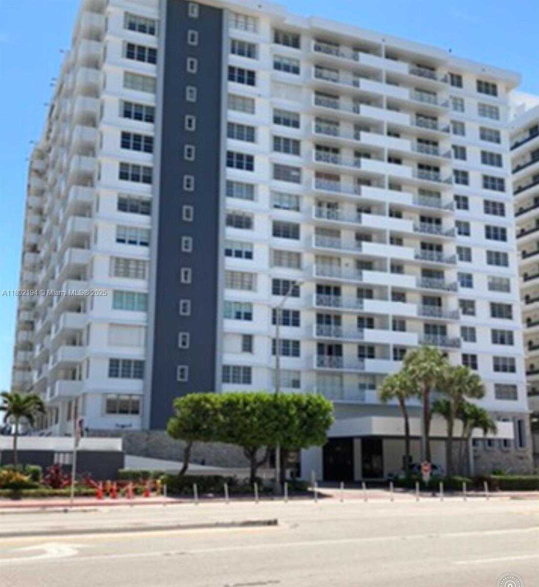 Small Image of 5825 COLLINS AVE #7D, Miami Beach Number 21