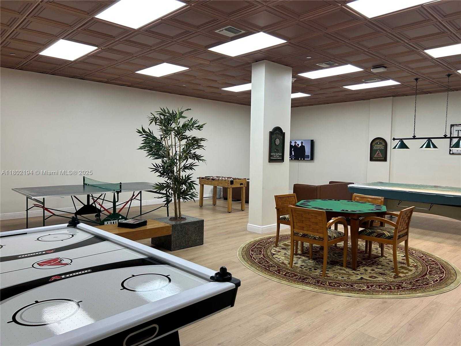 Small Image of 5825 COLLINS AVE #7D, Miami Beach Number 25
