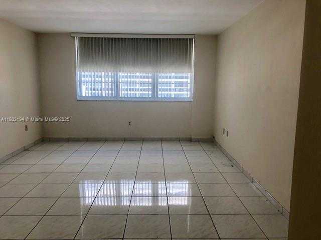 Small Image of 5825 COLLINS AVE #7D, Miami Beach Number 8