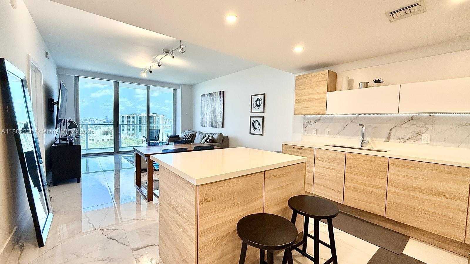 Small Image of 16385 BISCAYNE BLVD #2306, North Miami Beach Number 2