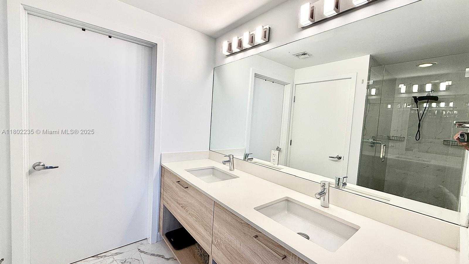 Small Image of 16385 BISCAYNE BLVD #2306, North Miami Beach Number 23