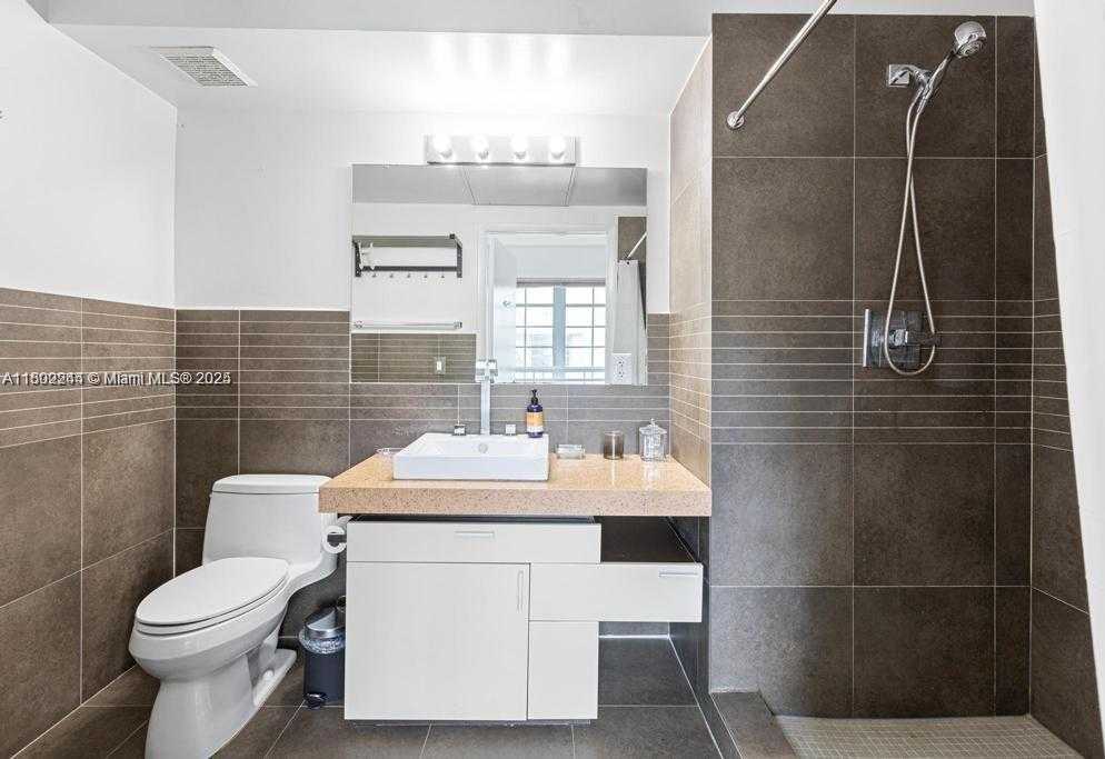 Small Image of 435 21ST ST #308, Miami Beach Number 6