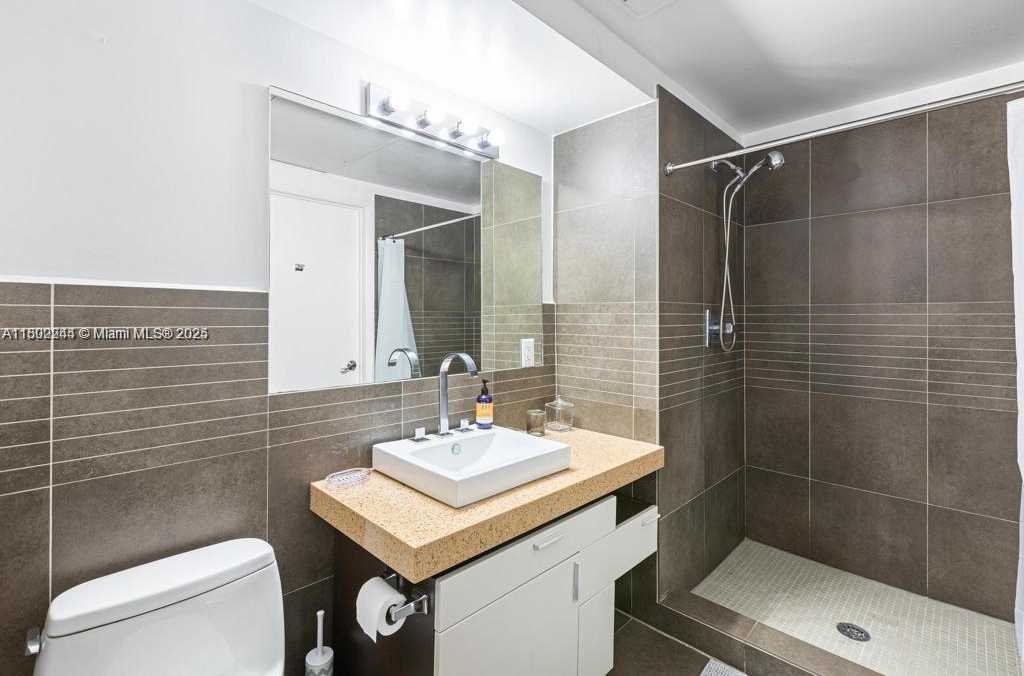 Small Image of 435 21ST ST #308, Miami Beach Number 7