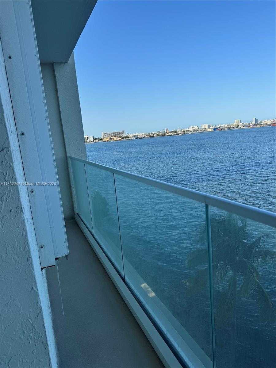 Small Image of 800 CLAUGHTON ISLAND DR #603, Miami Number 11