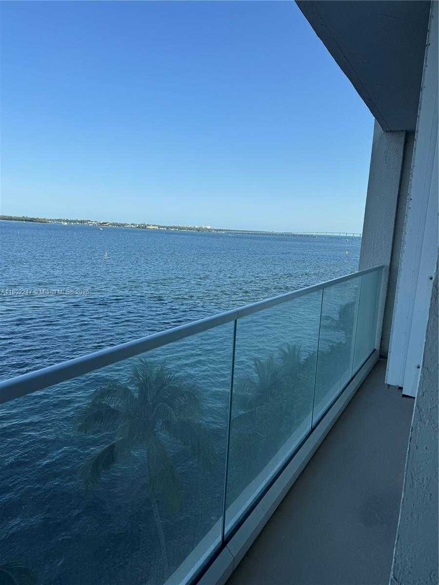 Small Image of 800 CLAUGHTON ISLAND DR #603, Miami Number 12