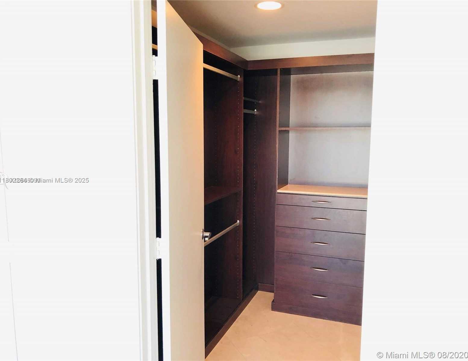 Small Image of 1060 BRICKELL AVE #3917, Miami Number 15