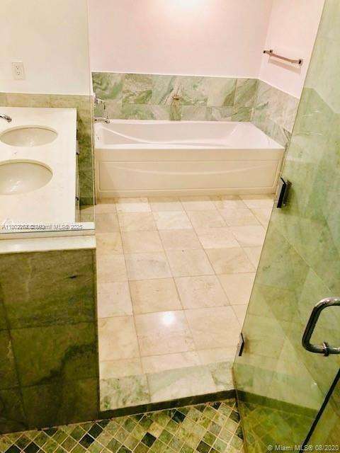 Small Image of 1060 BRICKELL AVE #3917, Miami Number 19