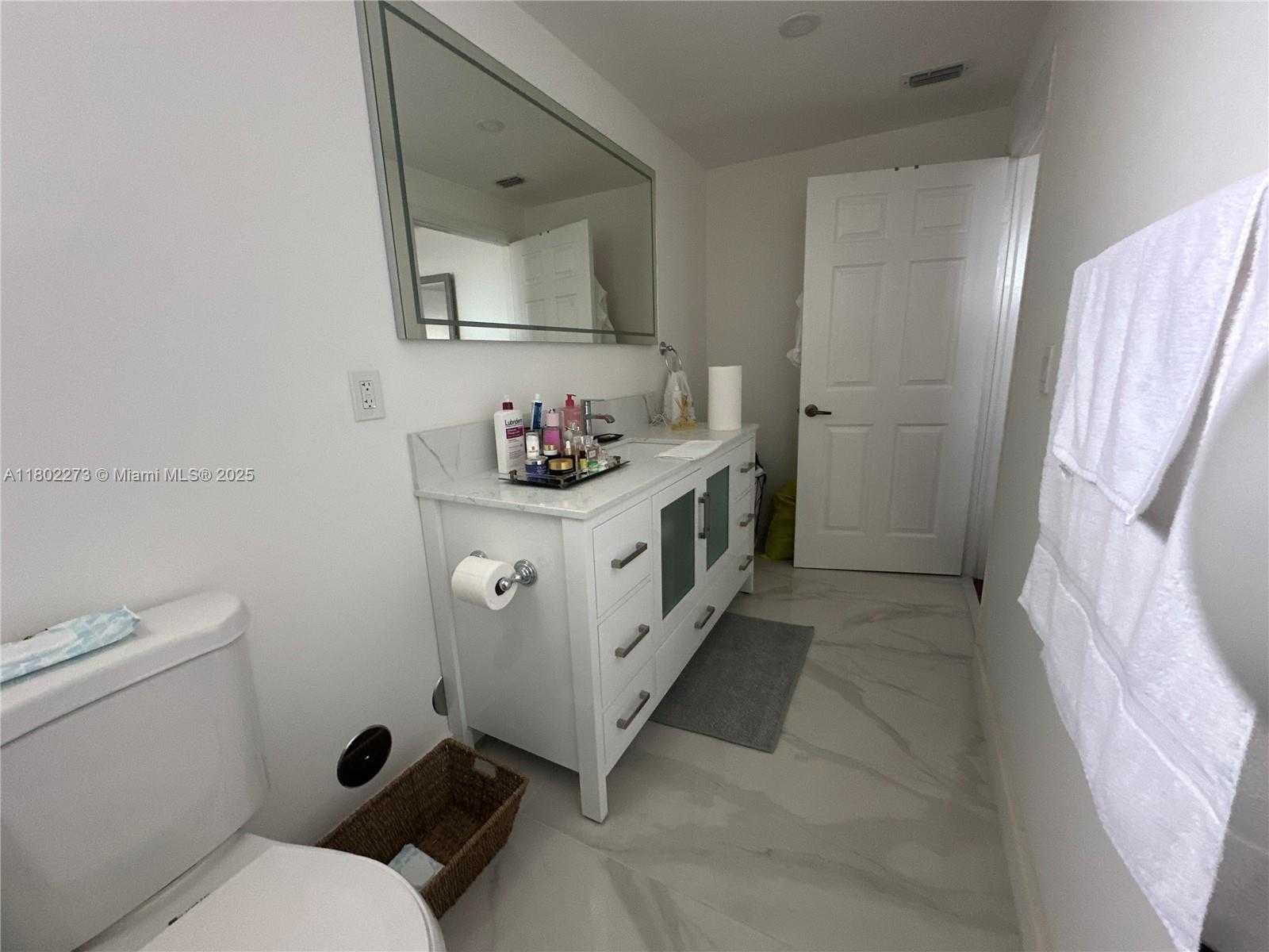 Small Image of 6380 NORTH WEST 114TH AVE #305, Doral Number 35