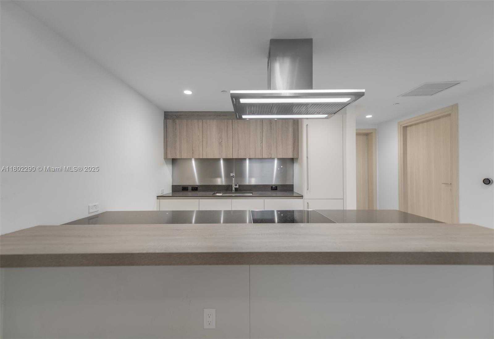 Small Image of 1000 BRICKELL PLZ #2803, Miami Number 8