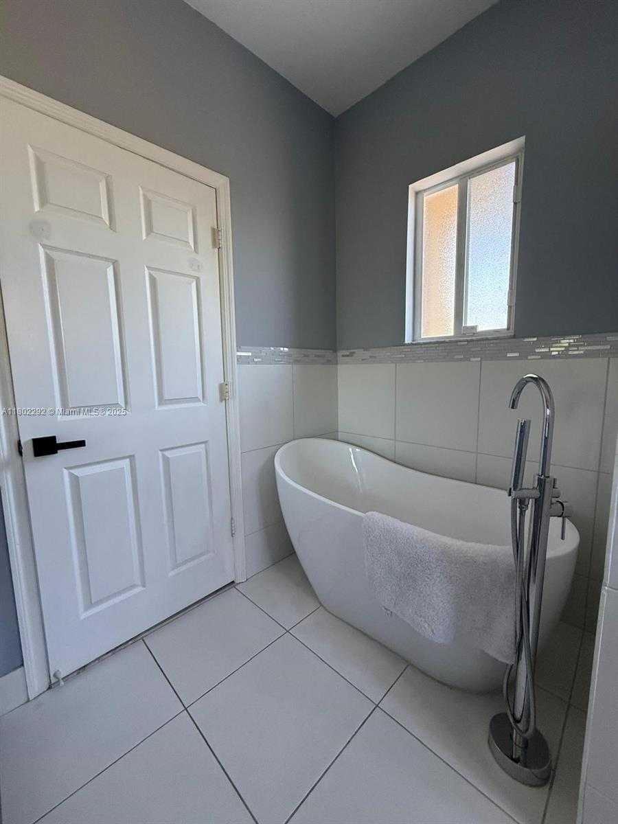 Small Image of 239 SOUTH EAST 31ST TER, Homestead Number 11
