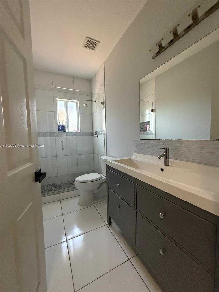 Small Image of 239 SOUTH EAST 31ST TER, Homestead Number 13