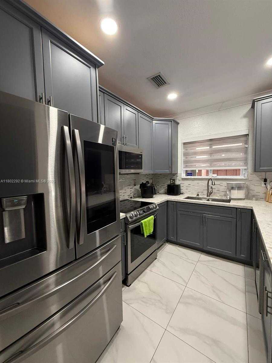 Small Image of 239 SOUTH EAST 31ST TER, Homestead Number 37