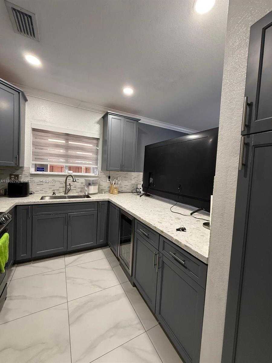 Small Image of 239 SOUTH EAST 31ST TER, Homestead Number 38