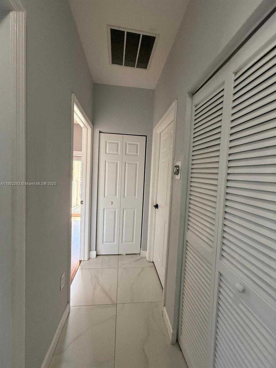 Small Image of 239 SOUTH EAST 31ST TER, Homestead Number 9