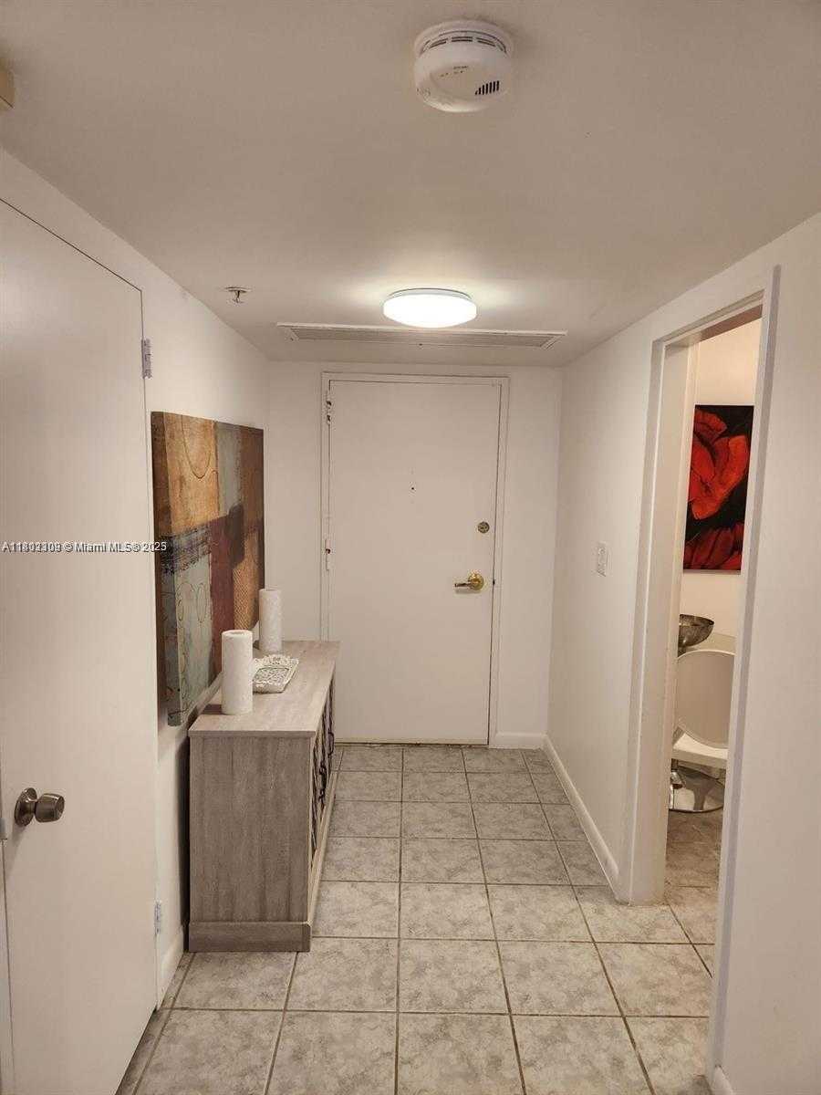 Small Image of 5700 COLLINS AVE #4N, Miami Beach Number 13