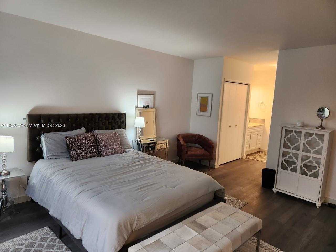 Small Image of 5700 COLLINS AVE #4N, Miami Beach Number 17
