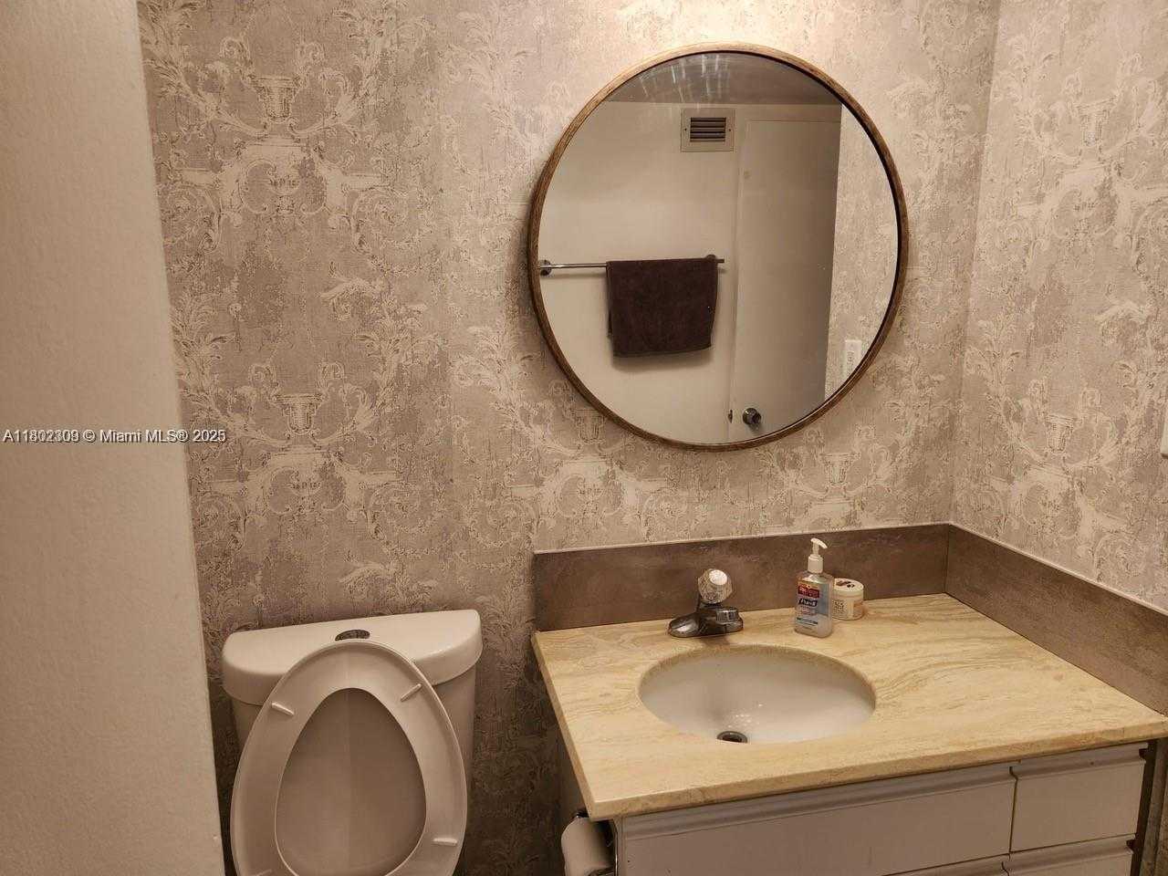 Small Image of 5700 COLLINS AVE #4N, Miami Beach Number 22