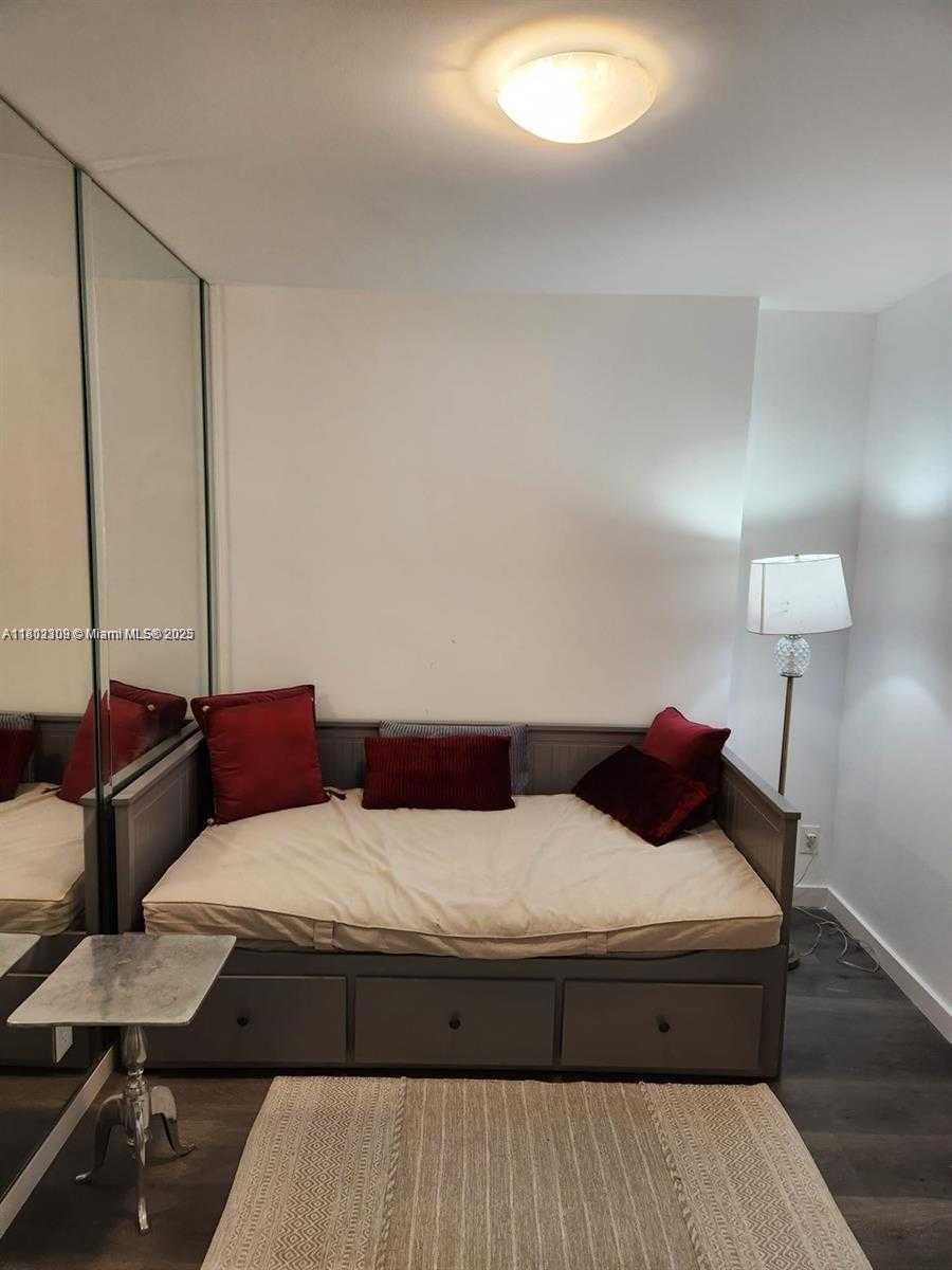 Small Image of 5700 COLLINS AVE #4N, Miami Beach Number 23