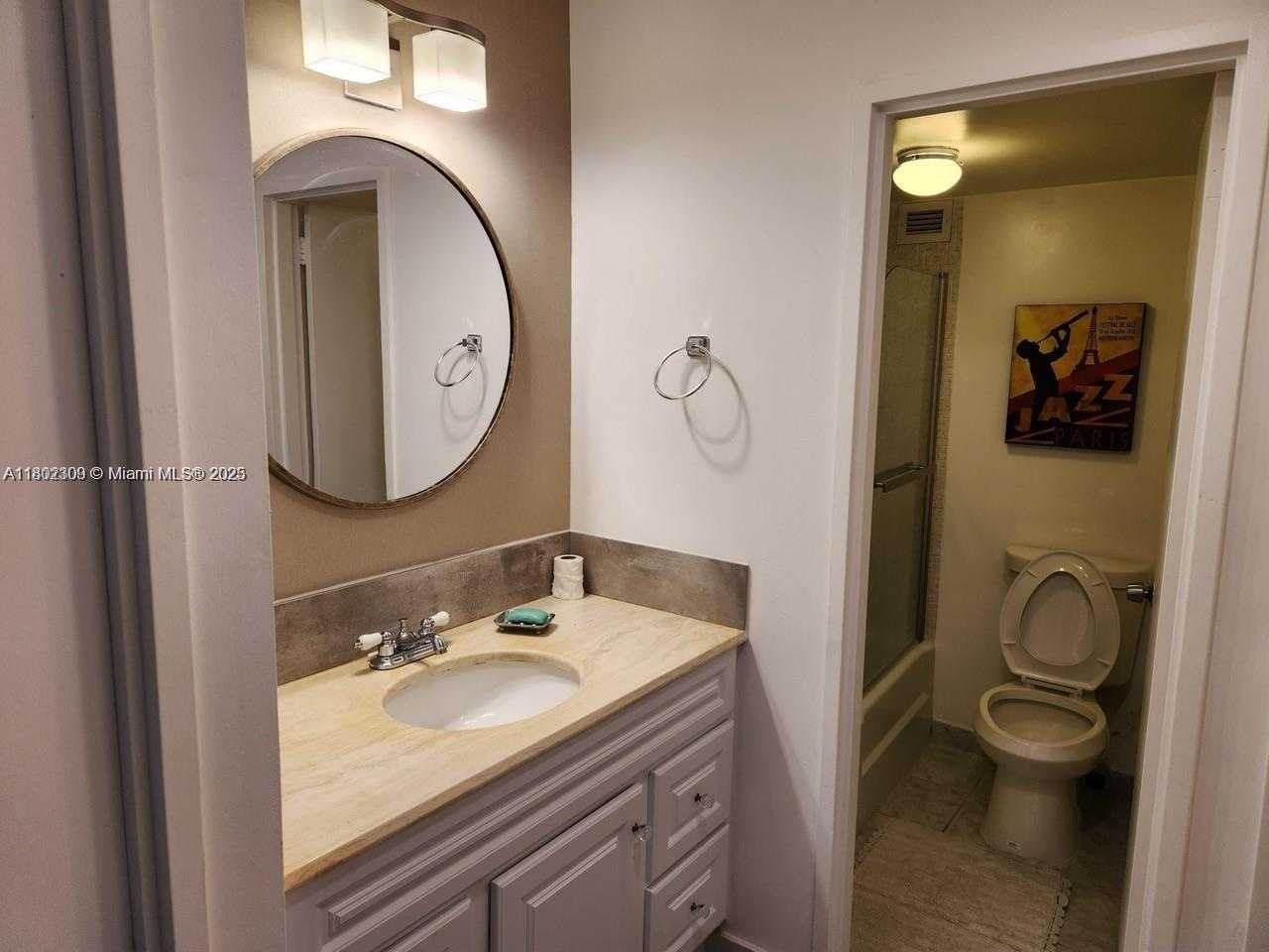 Small Image of 5700 COLLINS AVE #4N, Miami Beach Number 25
