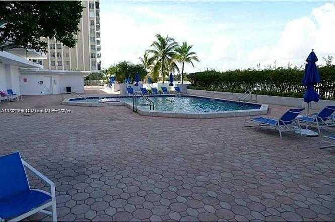 Small Image of 5700 COLLINS AVE #4N, Miami Beach Number 31