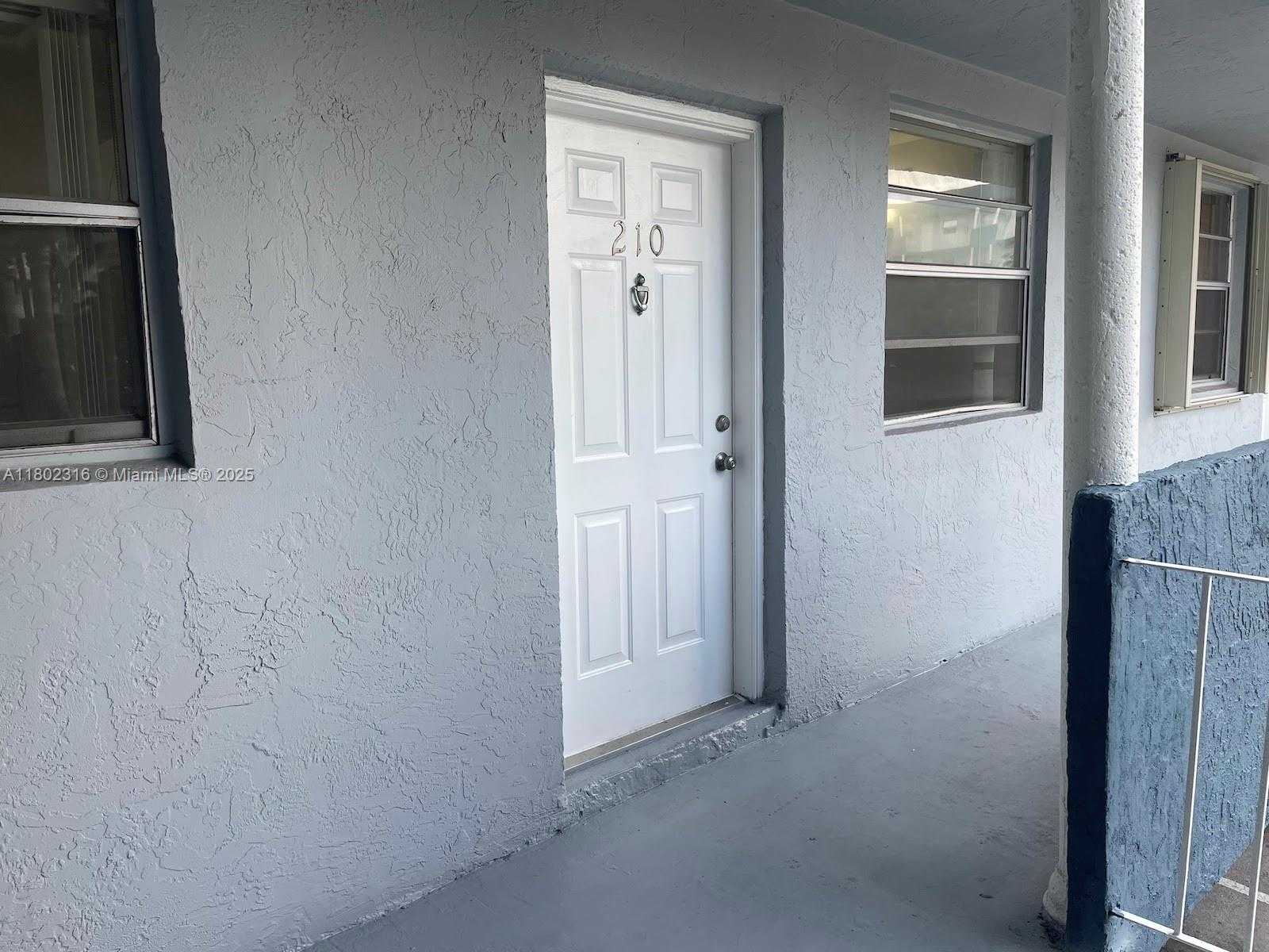 Small Image of 1655 WEST 44TH PL #210, Hialeah Number 3