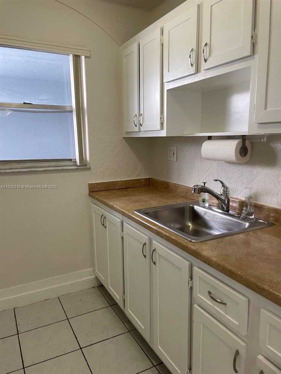 Small Image of 1655 WEST 44TH PL #210, Hialeah Number 7