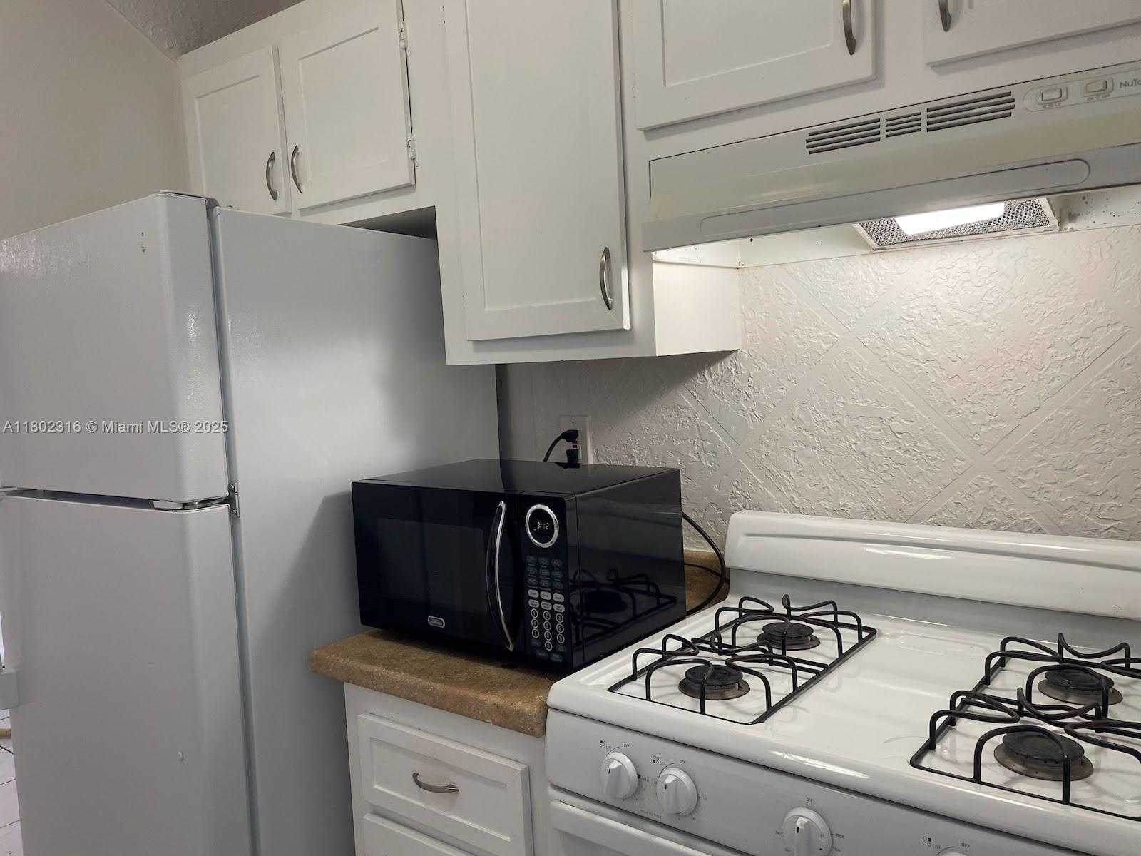 Small Image of 1655 WEST 44TH PL #210, Hialeah Number 8