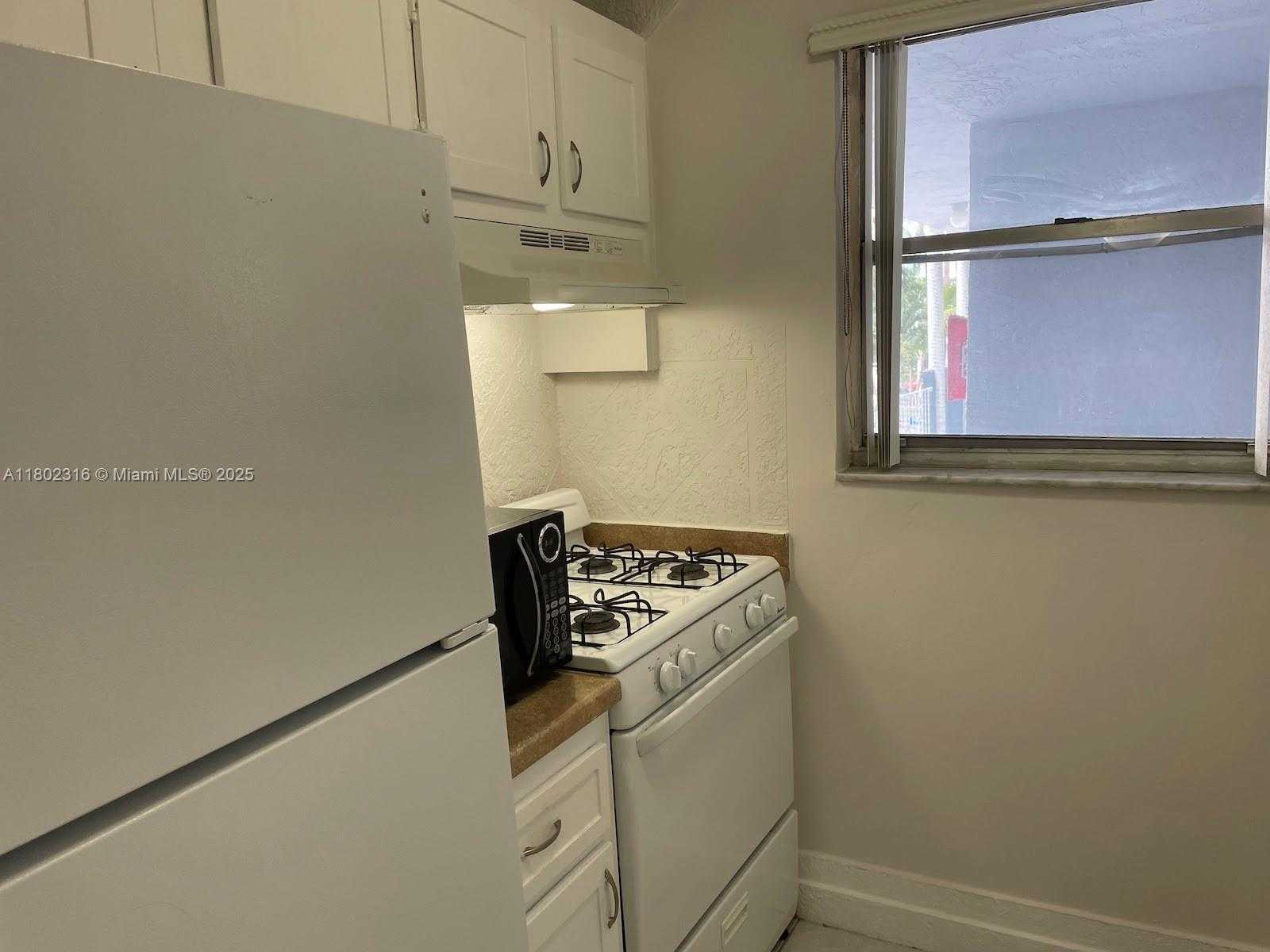 Small Image of 1655 WEST 44TH PL #210, Hialeah Number 9
