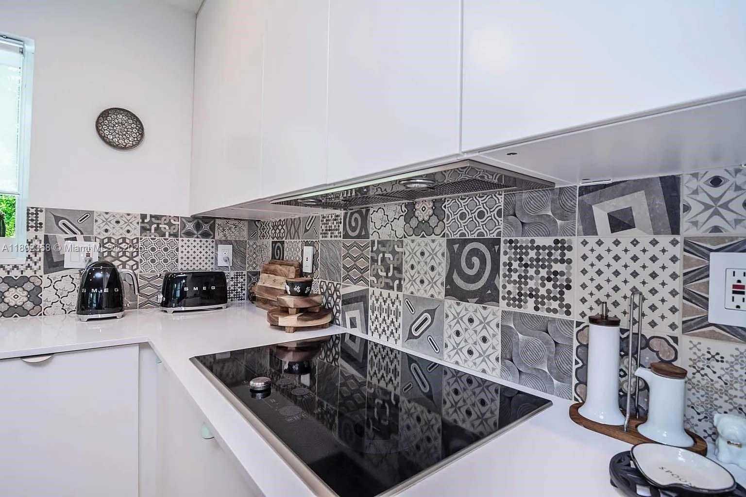 Small Image of 1439 HOLLYWOOD BLVD, Hollywood Number 13