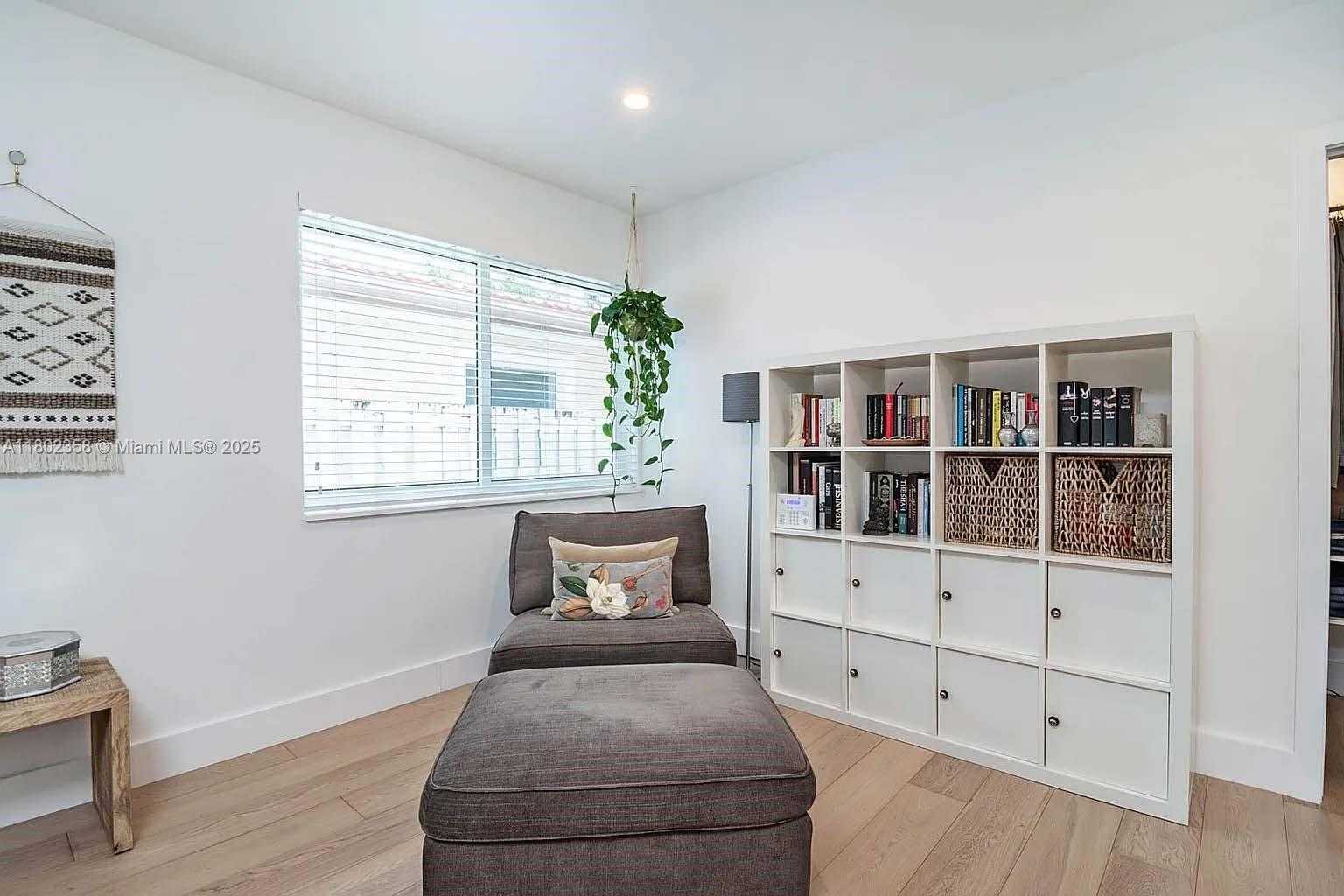 Small Image of 1439 HOLLYWOOD BLVD, Hollywood Number 24