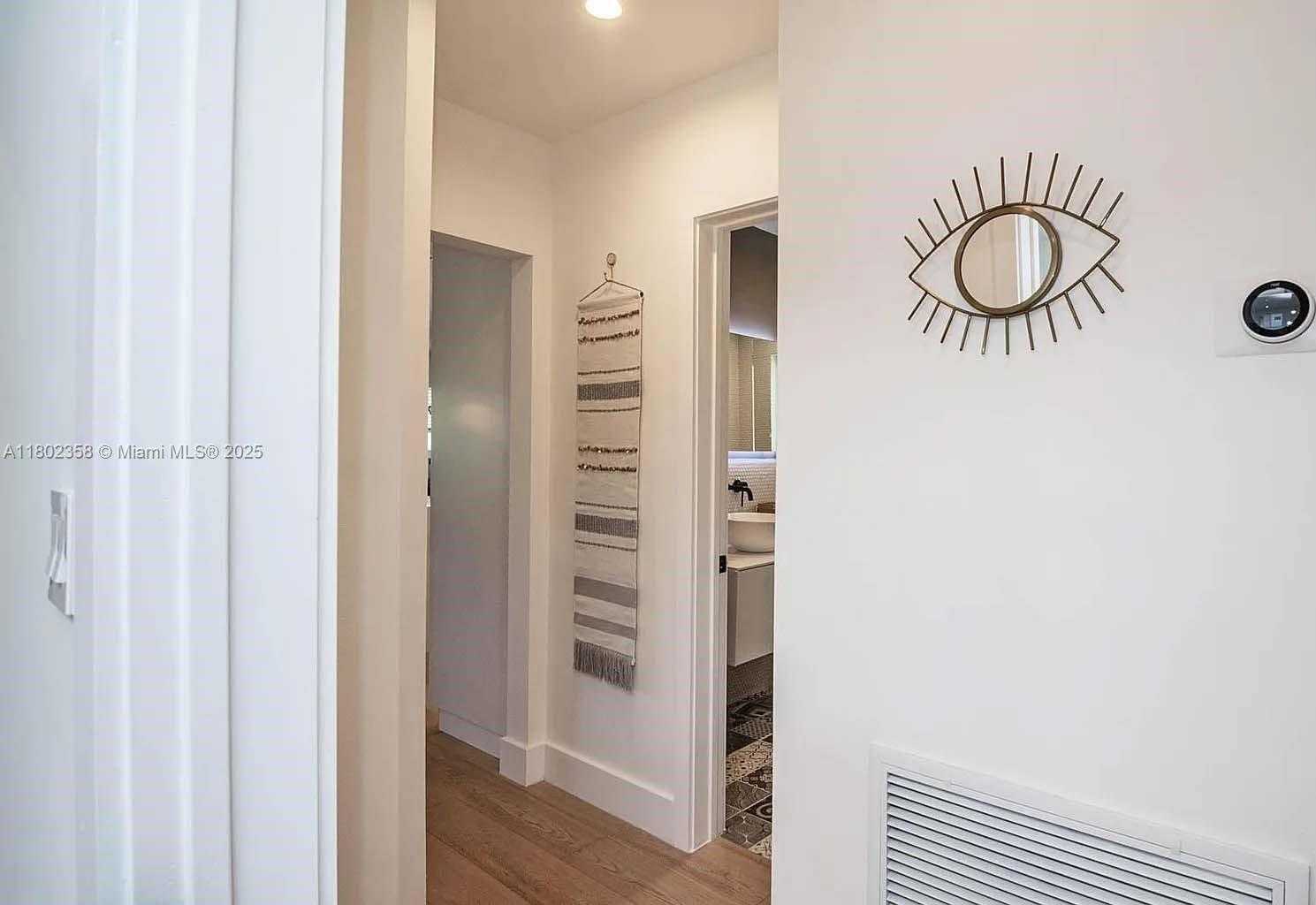 Small Image of 1439 HOLLYWOOD BLVD, Hollywood Number 25