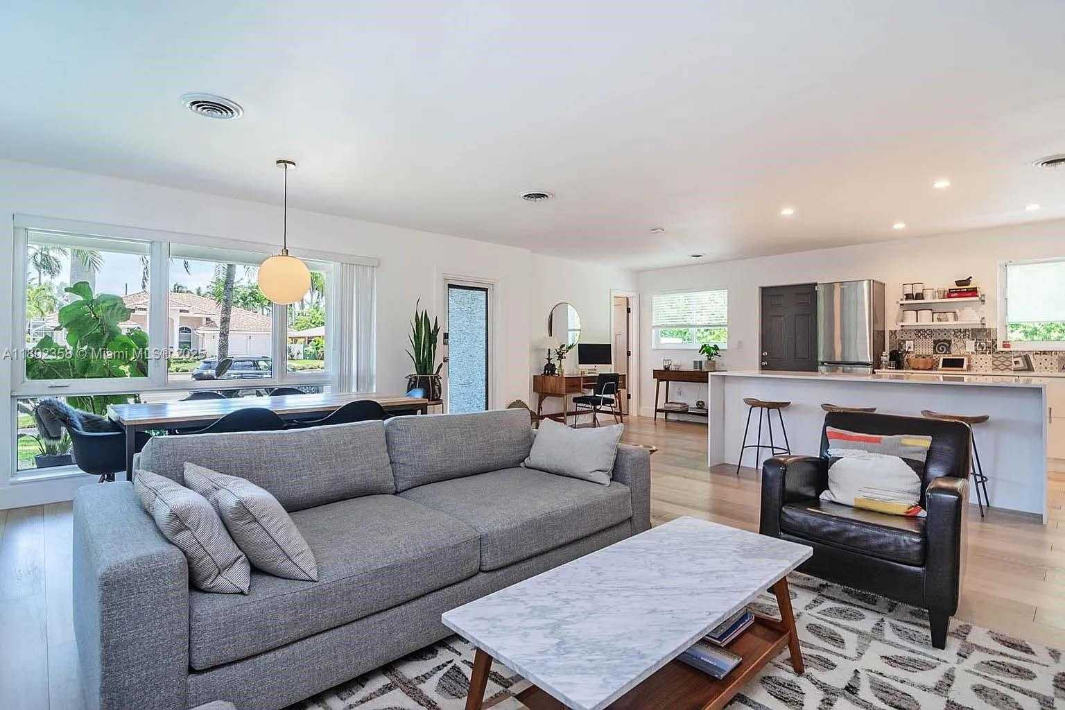 Small Image of 1439 HOLLYWOOD BLVD, Hollywood Number 4