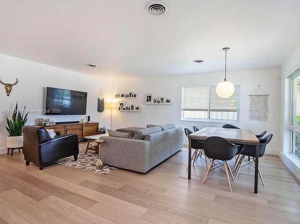 Small Image of 1439 HOLLYWOOD BLVD, Hollywood Number 5