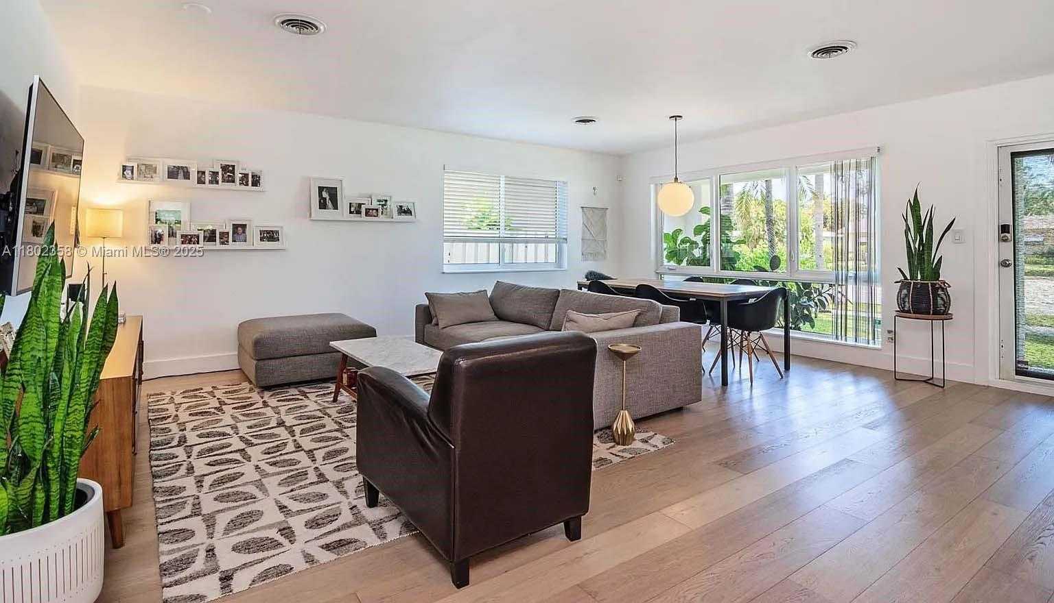 Small Image of 1439 HOLLYWOOD BLVD, Hollywood Number 9