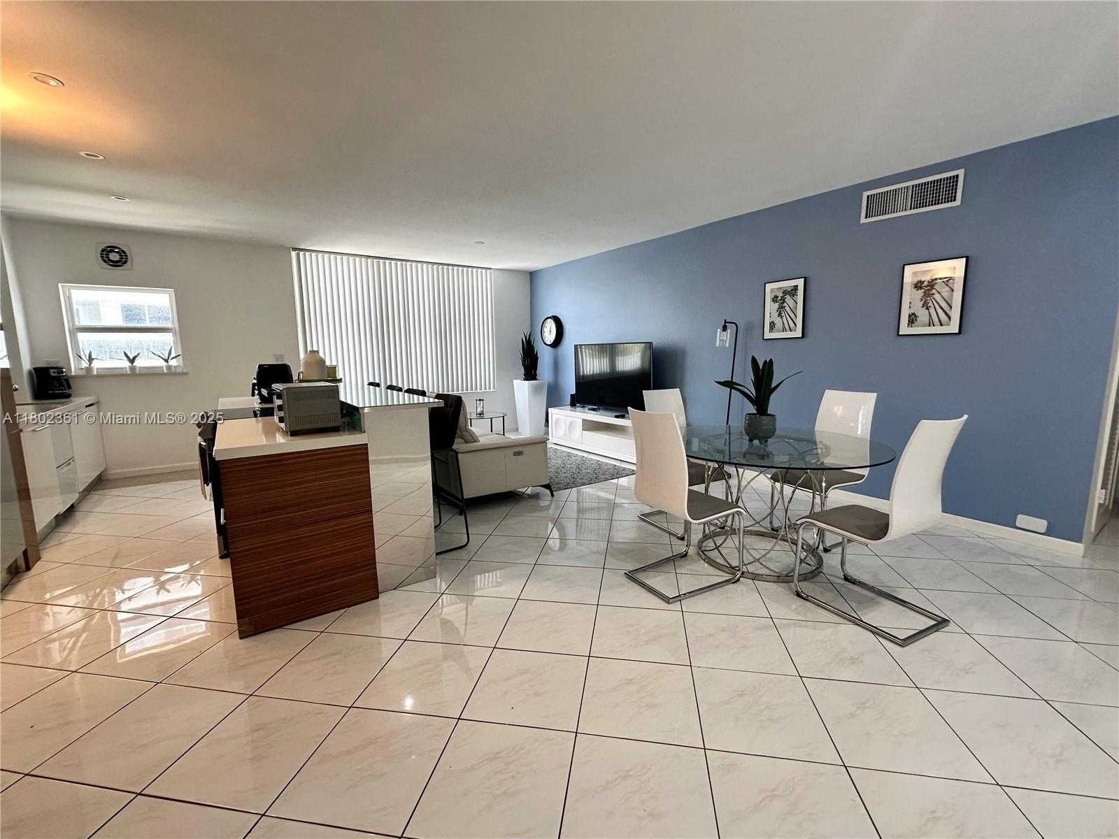 Small Image of 4747 COLLINS AVE #407, Miami Beach Number 2