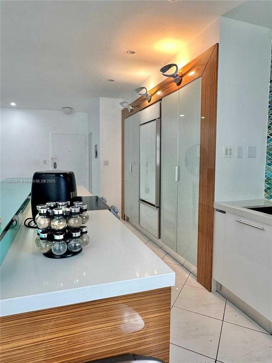 Small Image of 4747 COLLINS AVE #407, Miami Beach Number 25