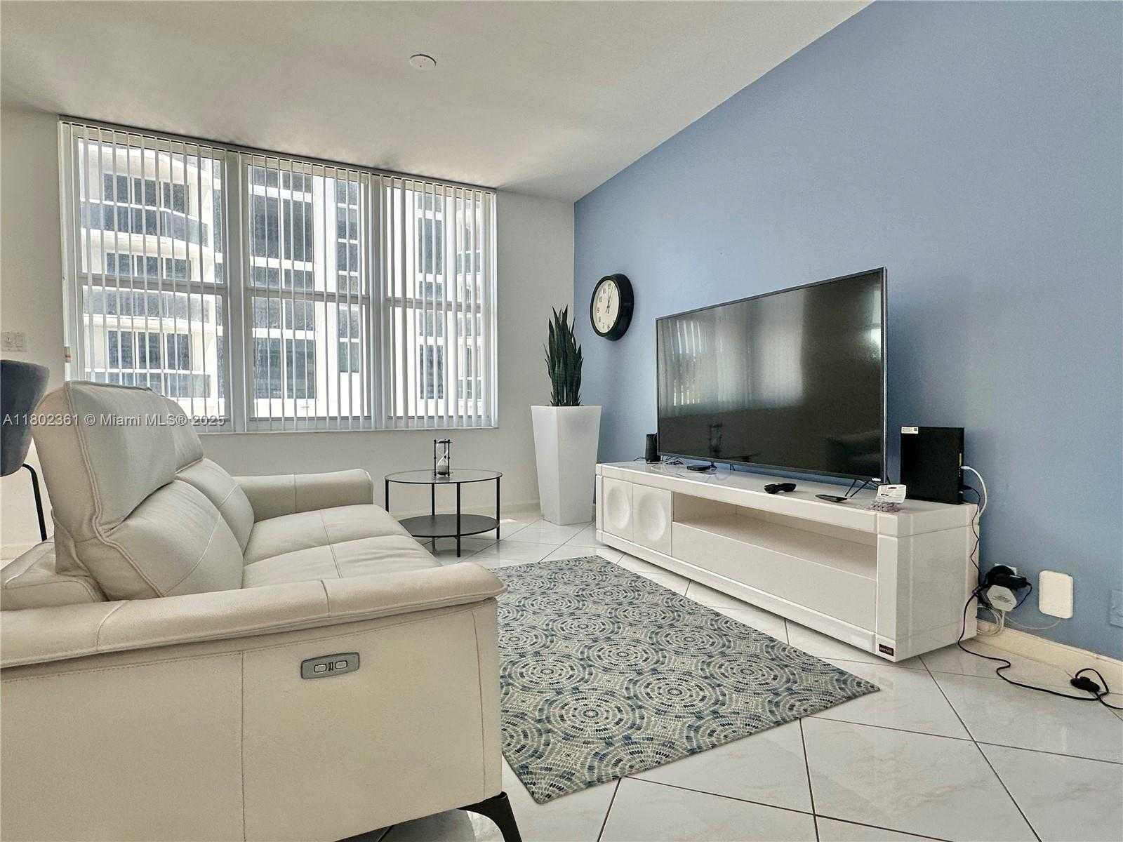 Small Image of 4747 COLLINS AVE #407, Miami Beach Number 3