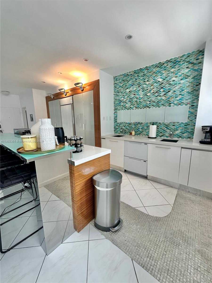 Small Image of 4747 COLLINS AVE #407, Miami Beach Number 32