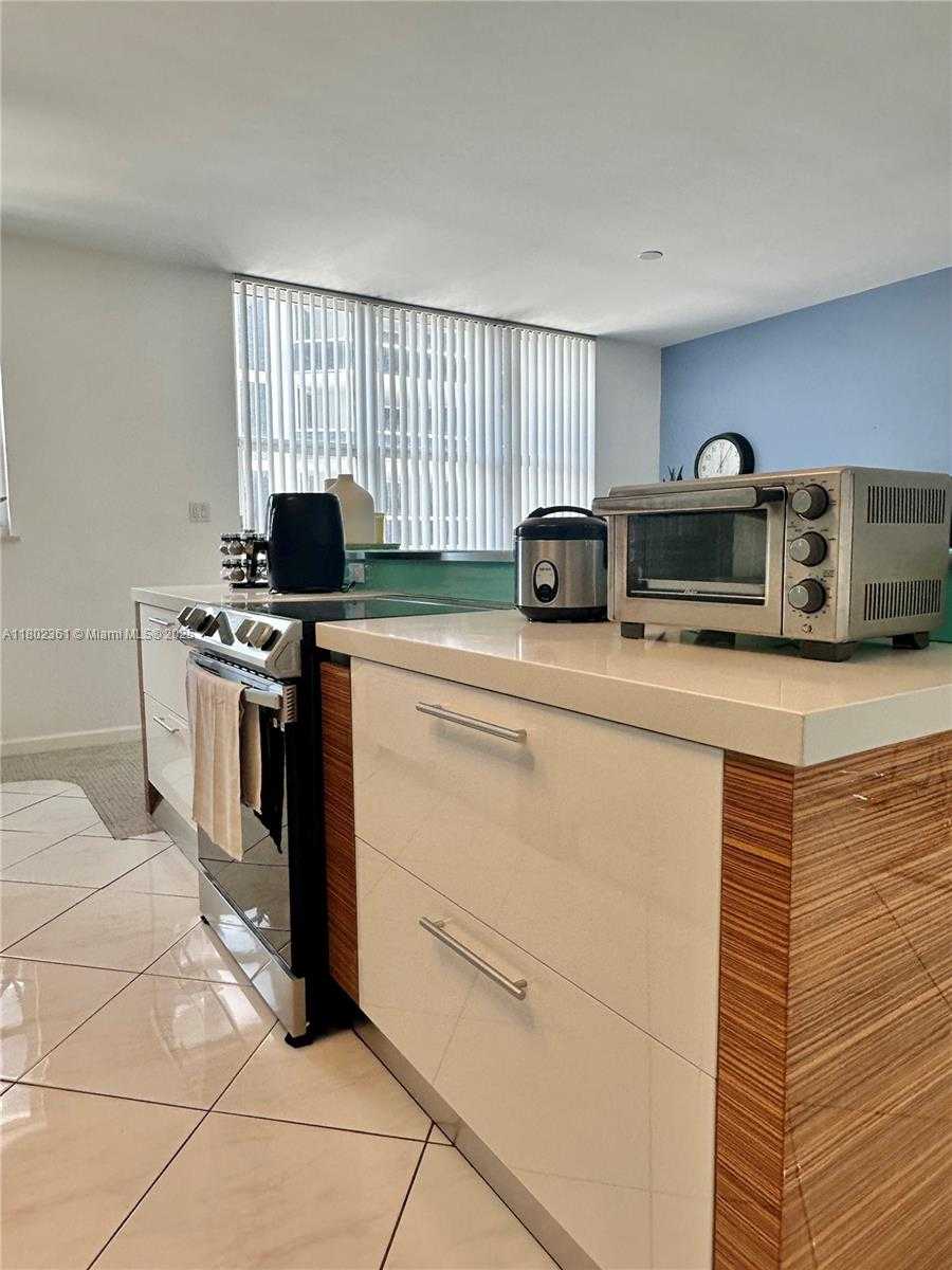 Small Image of 4747 COLLINS AVE #407, Miami Beach Number 6