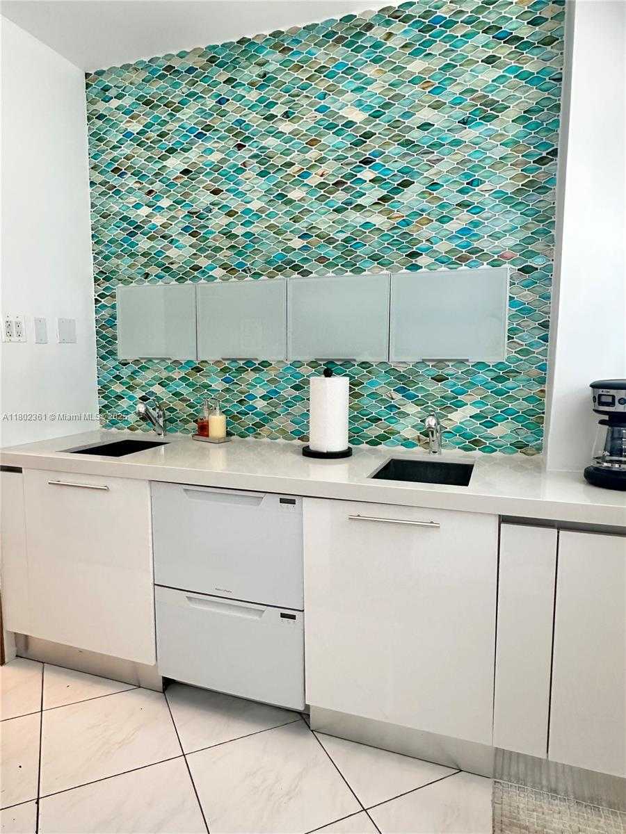 Small Image of 4747 COLLINS AVE #407, Miami Beach Number 9