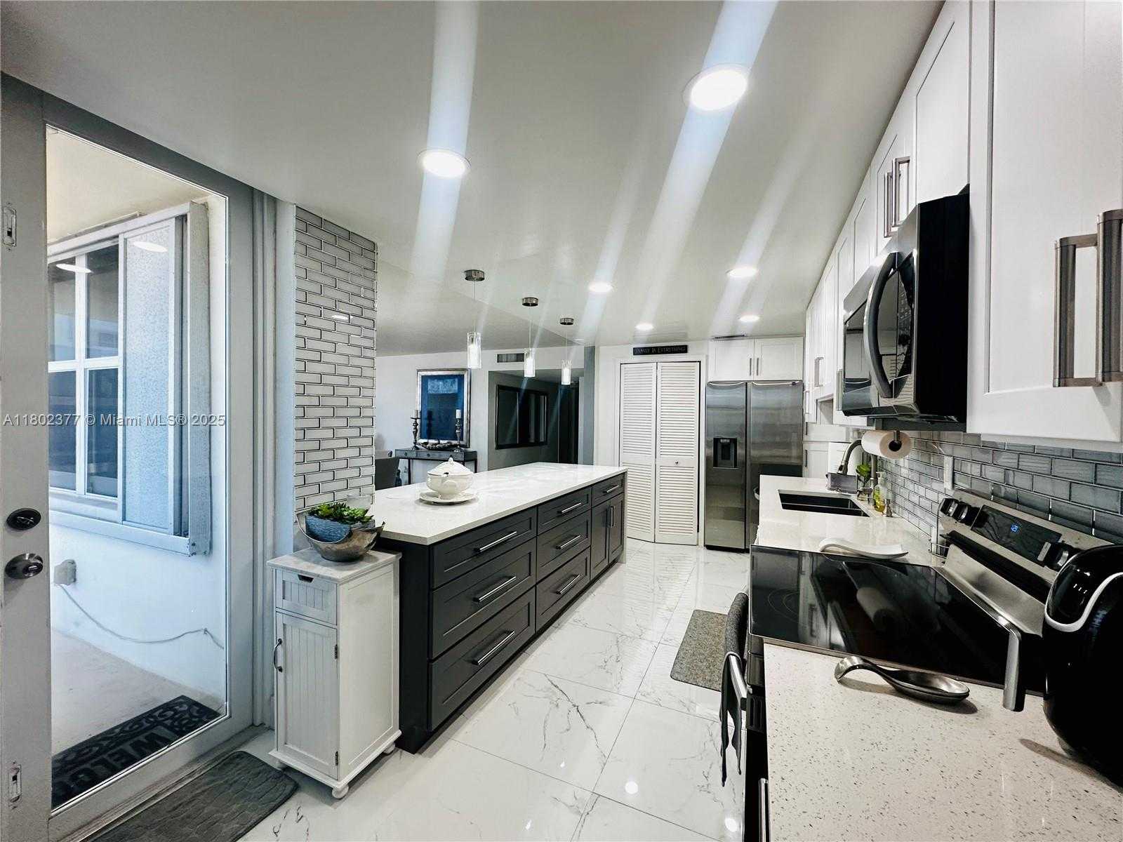Small Image of 1501 SOUTH OCEAN DR #306, Hollywood Number 4