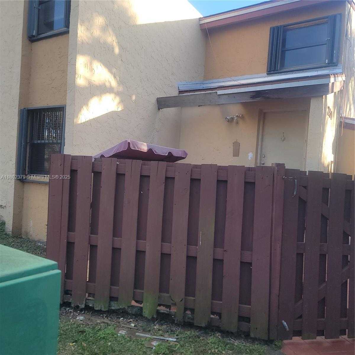 Small Image of 261 WEST PARK DR #6-201, Miami Number 3