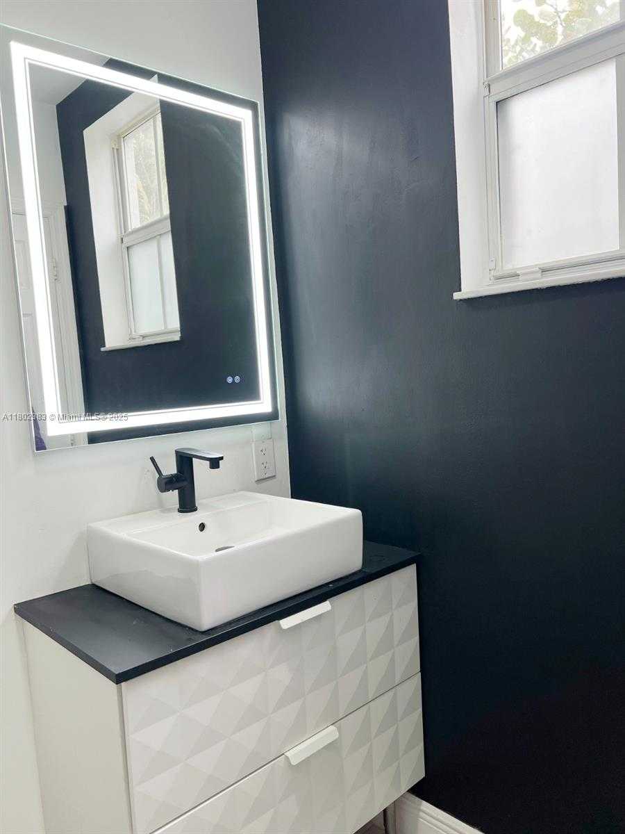 Small Image of 20124 SOUTH WEST 129TH PL #20124, Miami Number 16