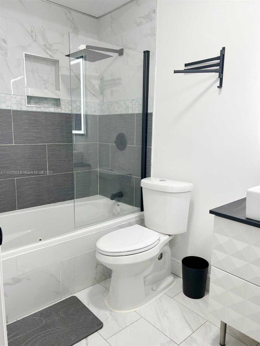 Small Image of 20124 SOUTH WEST 129TH PL #20124, Miami Number 17