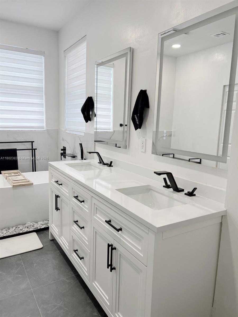Small Image of 20124 SOUTH WEST 129TH PL #20124, Miami Number 23