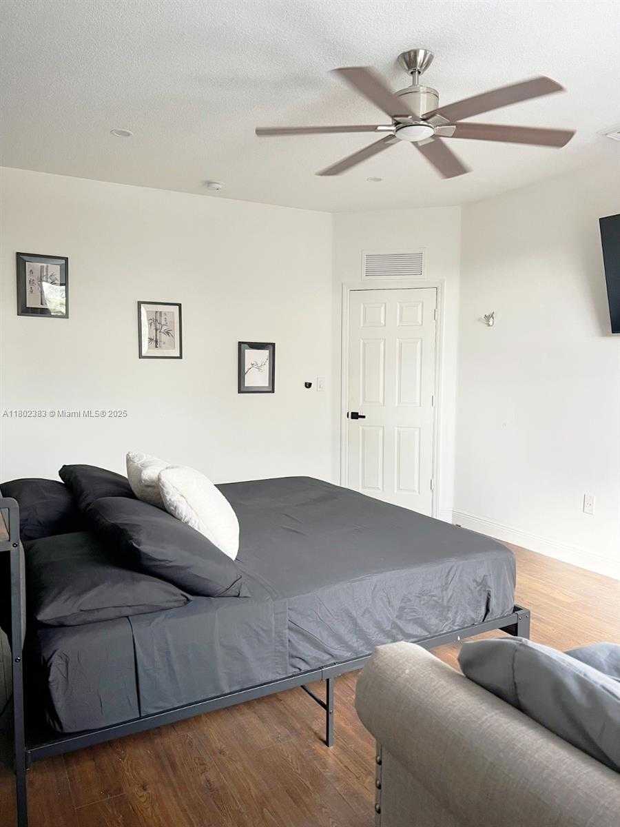 Small Image of 20124 SOUTH WEST 129TH PL #20124, Miami Number 24