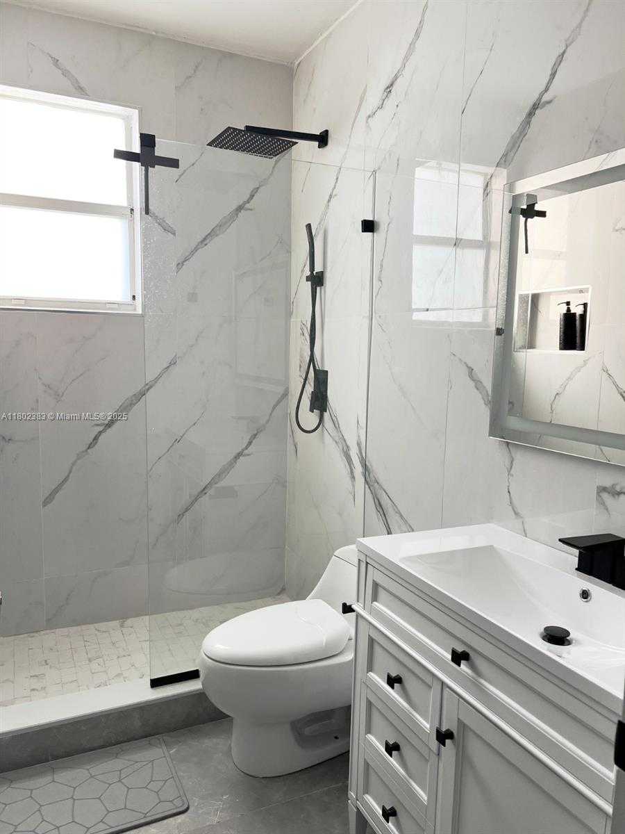 Small Image of 20124 SOUTH WEST 129TH PL #20124, Miami Number 31
