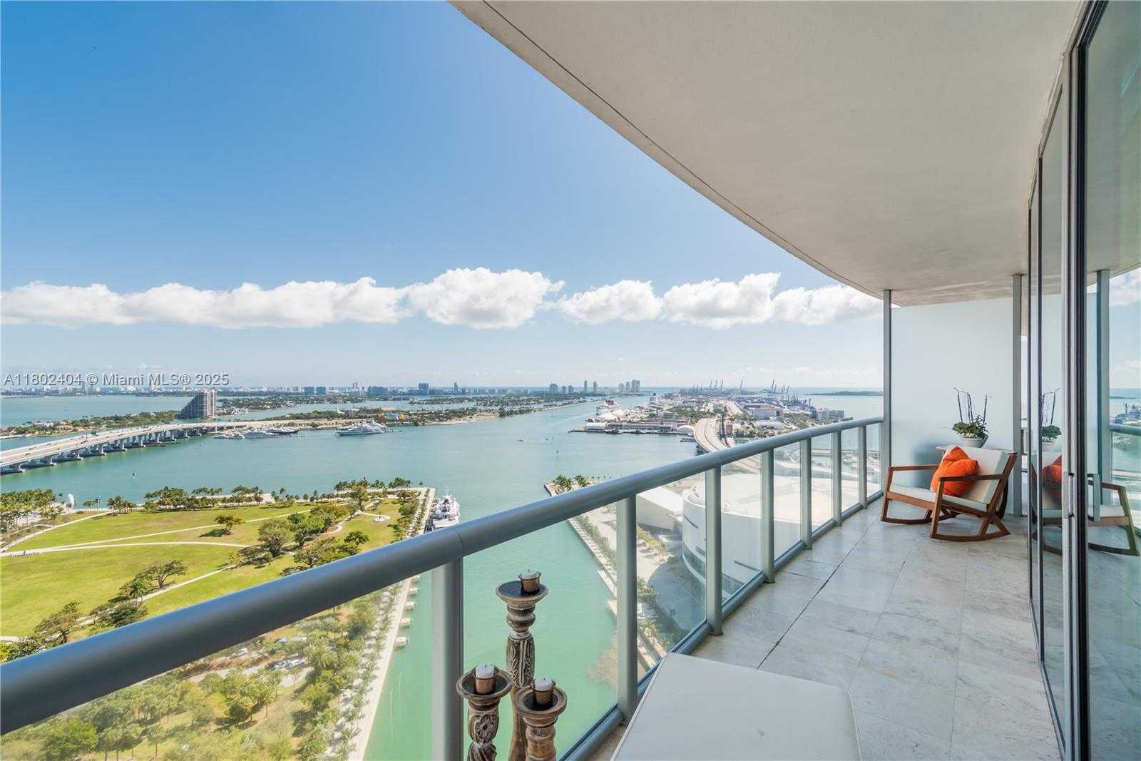 Small Image of 888 BISCAYNE BLVD #3911, Miami Number 2
